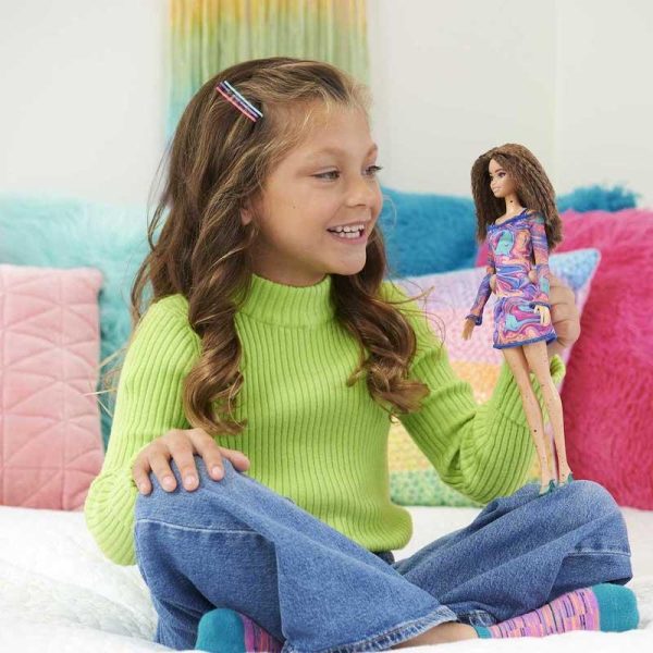 Barbie Fashionistas Κούκλα Μελαχροινή με Φακίδες #HJT03