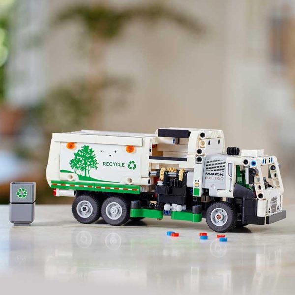 Lego Technic 42167: Mack LR Electric Garbage Truck - Απορριμματοφόρο