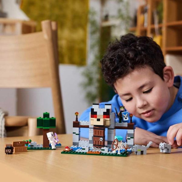 Lego Minecraft 21261: The Wolf Stronghold