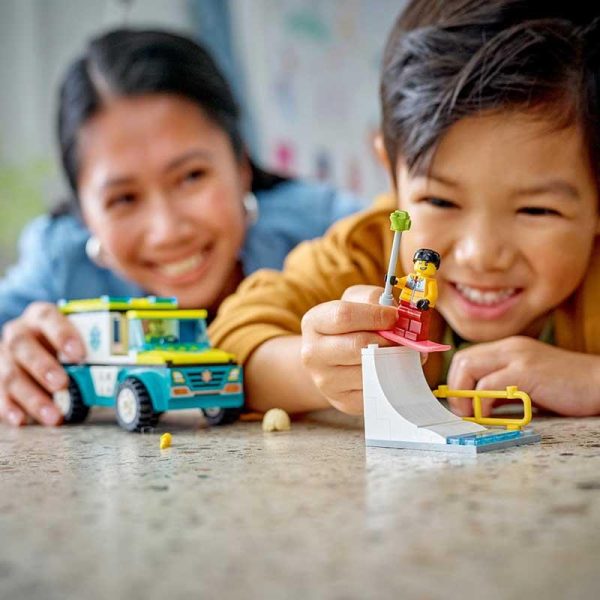 Lego City 60403: Emergency Ambulance & Snowboarder