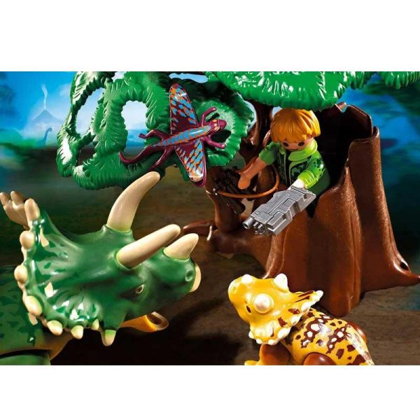 Playmobil Dinos 5234: Εξερευνητής & Τρικεράτωψ με το Μωρό του (2011)