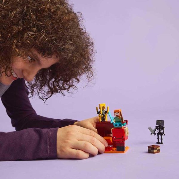 Lego Minecraft 21266: Η Μάχη Στη Λάβα Των Εγκάτων